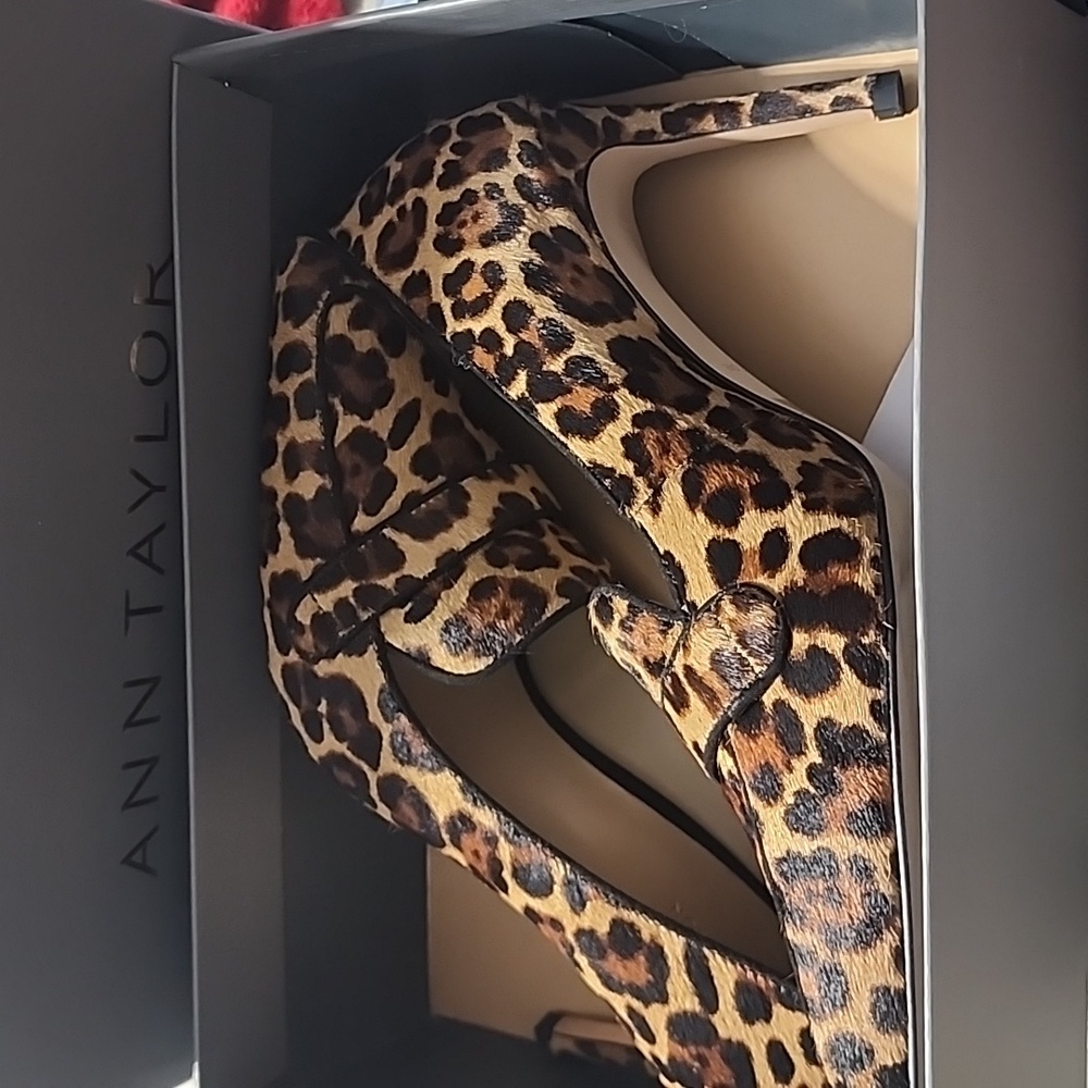 Brand new Ann Taylor cheetah print loafer stiletto pump